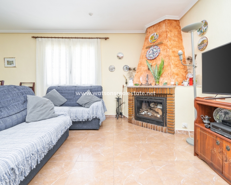 Resale - Freistendhe Villa - Urb. La Escuera