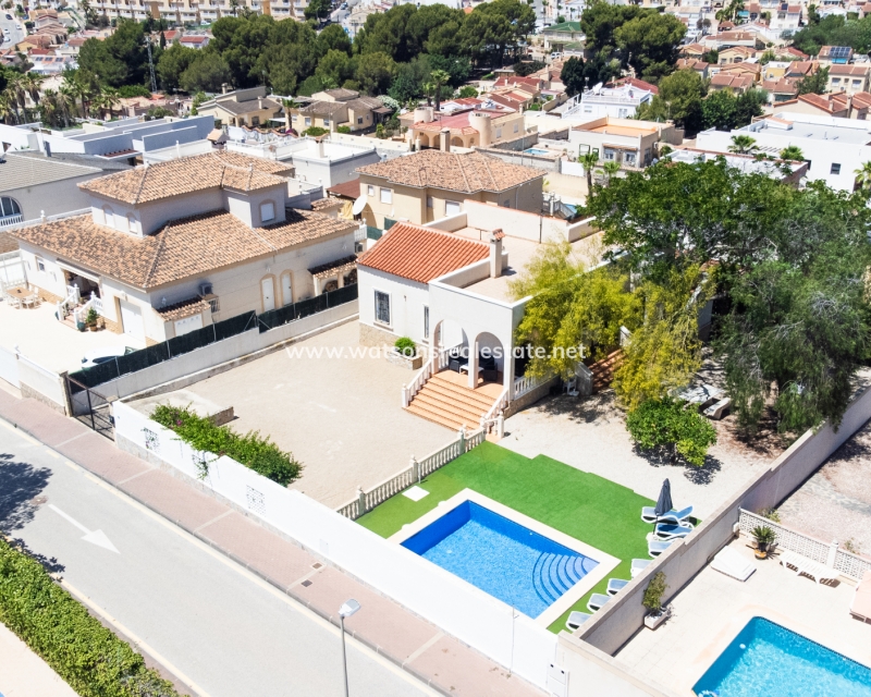 Resale - Freistendhe Villa - Urb. La Escuera