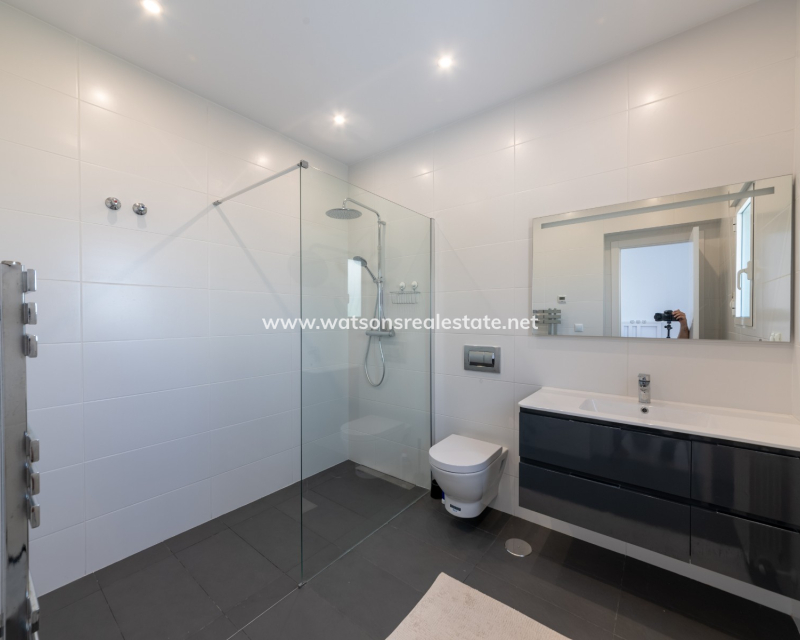 Resale - Freistendhe Villa - Urb. La Escuera