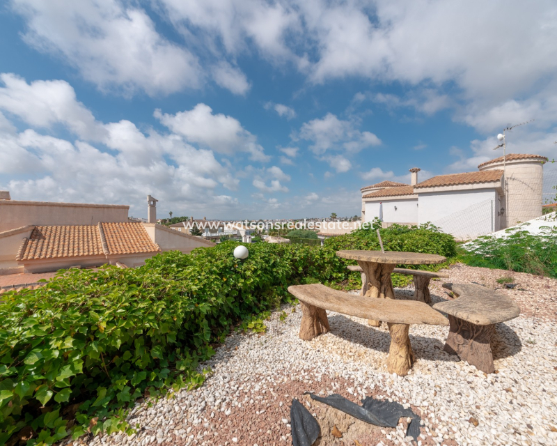 Resale - Freistendhe Villa - Urb. La Escuera