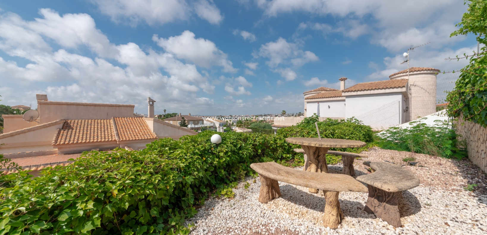 Resale - Freistendhe Villa - Urb. La Escuera