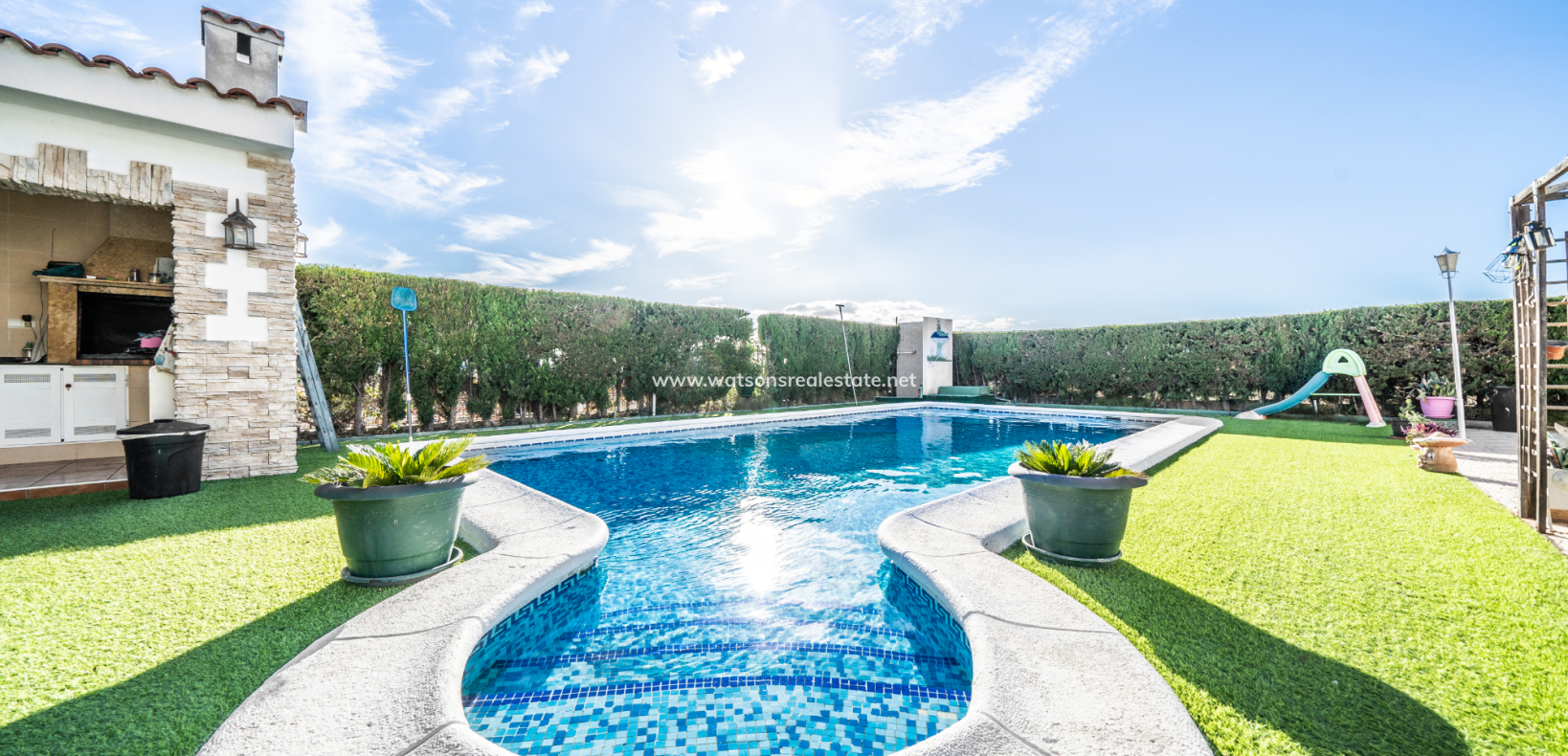 Resale - Freistendhe Villa - Urb. La Escuera