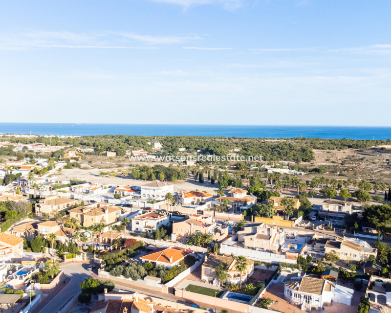 Resale - Freistendhe Villa - Urb. La Escuera