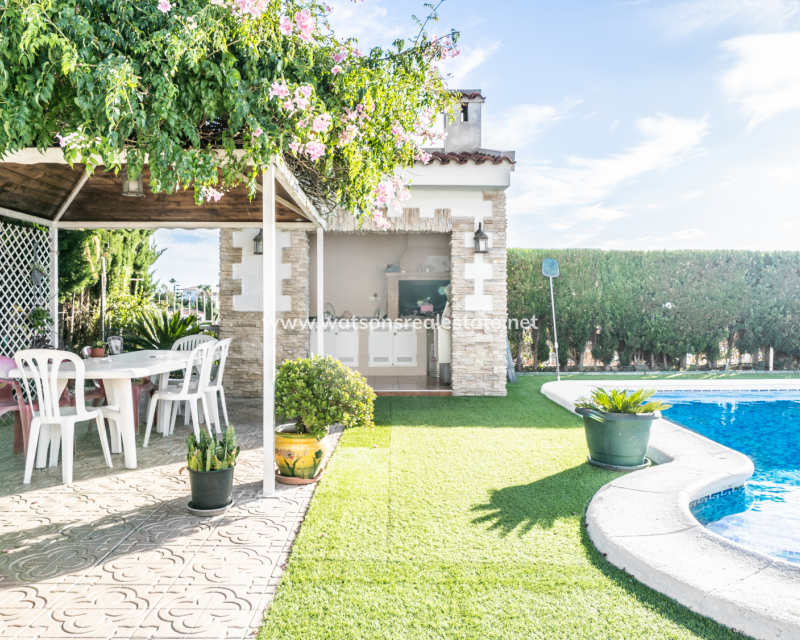 Resale - Freistendhe Villa - Urb. La Escuera
