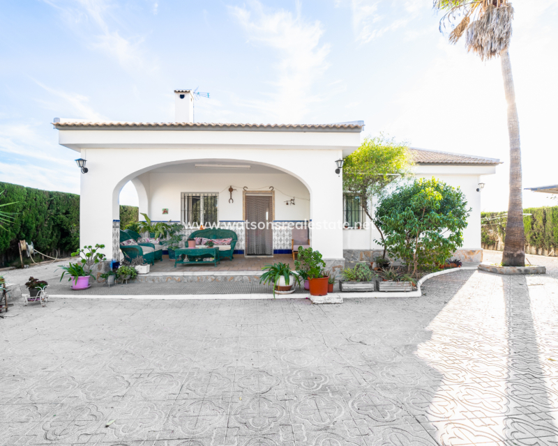 Resale - Freistendhe Villa - Urb. La Escuera