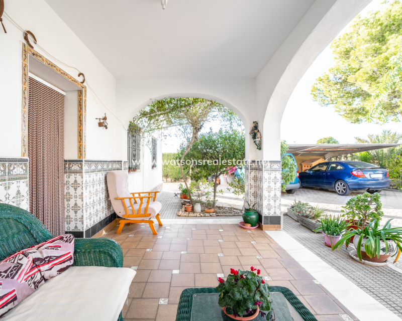 Resale - Freistendhe Villa - Urb. La Escuera