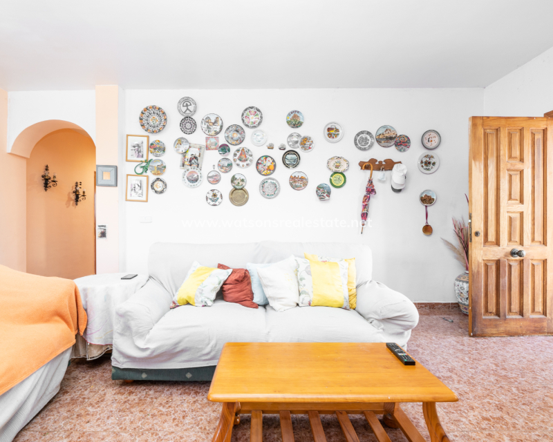 Resale - Freistendhe Villa - Urb. La Escuera