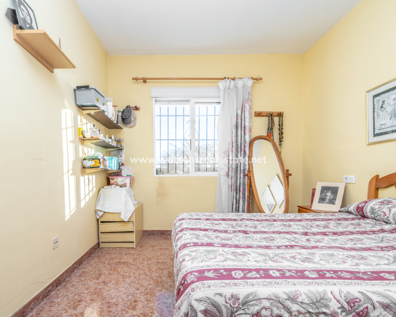 Resale - Freistendhe Villa - Urb. La Escuera