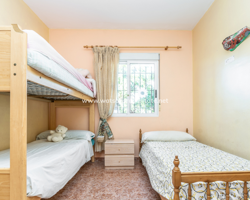 Resale - Freistendhe Villa - Urb. La Escuera