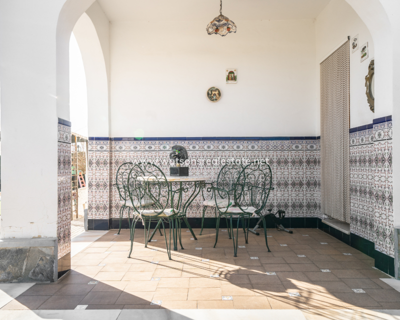 Resale - Freistendhe Villa - Urb. La Escuera