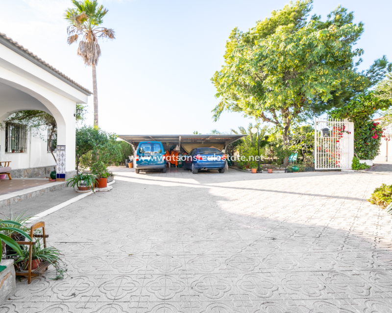 Resale - Freistendhe Villa - Urb. La Escuera