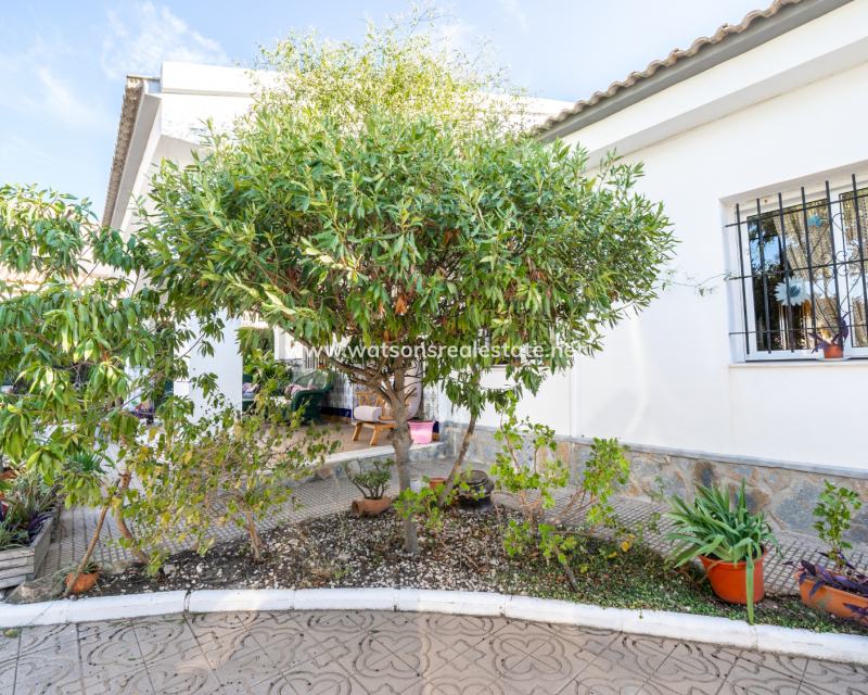 Resale - Freistendhe Villa - Urb. La Escuera