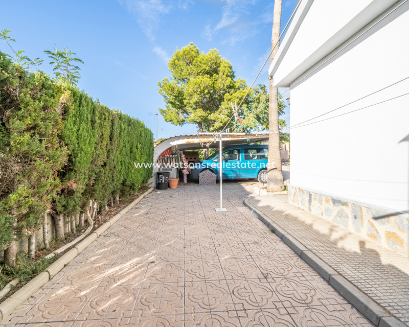 Resale - Freistendhe Villa - Urb. La Escuera