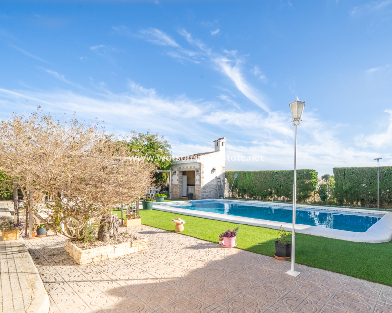 Resale - Freistendhe Villa - Urb. La Escuera