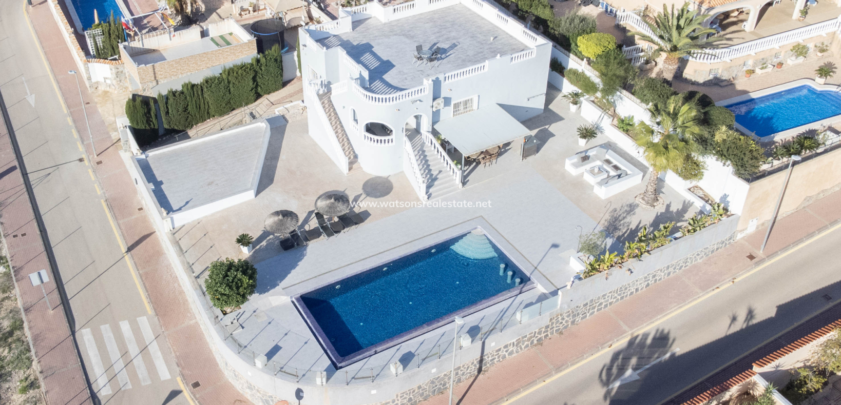Resale - Freistendhe Villa - Urb. La Escuera