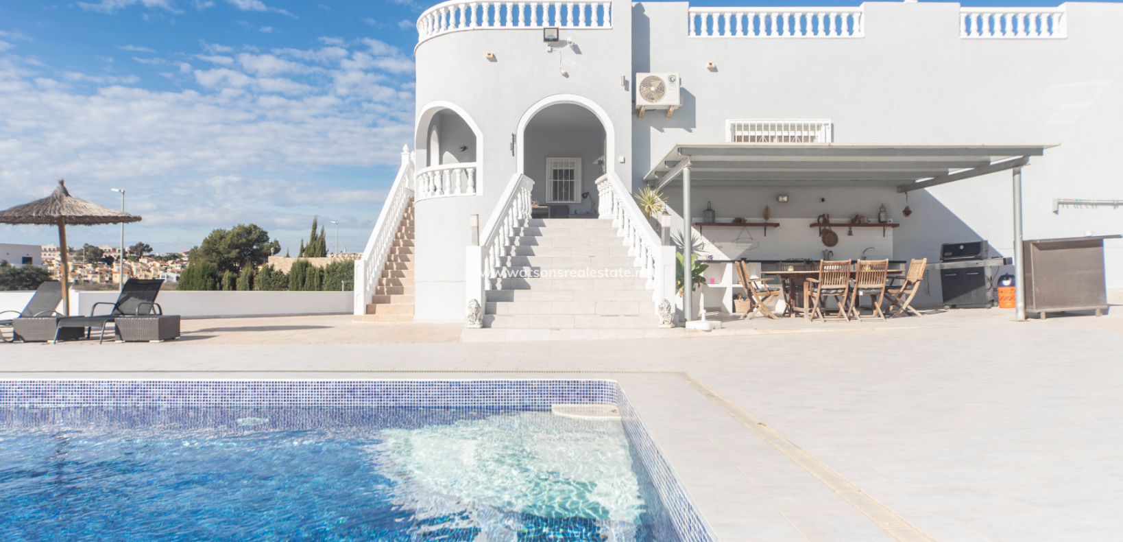 Resale - Freistendhe Villa - Urb. La Escuera