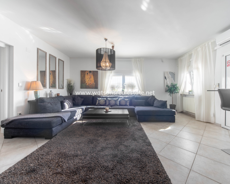 Resale - Freistendhe Villa - Urb. La Escuera