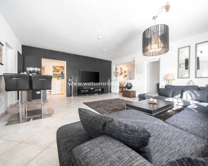 Resale - Freistendhe Villa - Urb. La Escuera