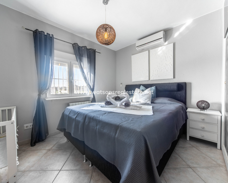 Resale - Freistendhe Villa - Urb. La Escuera