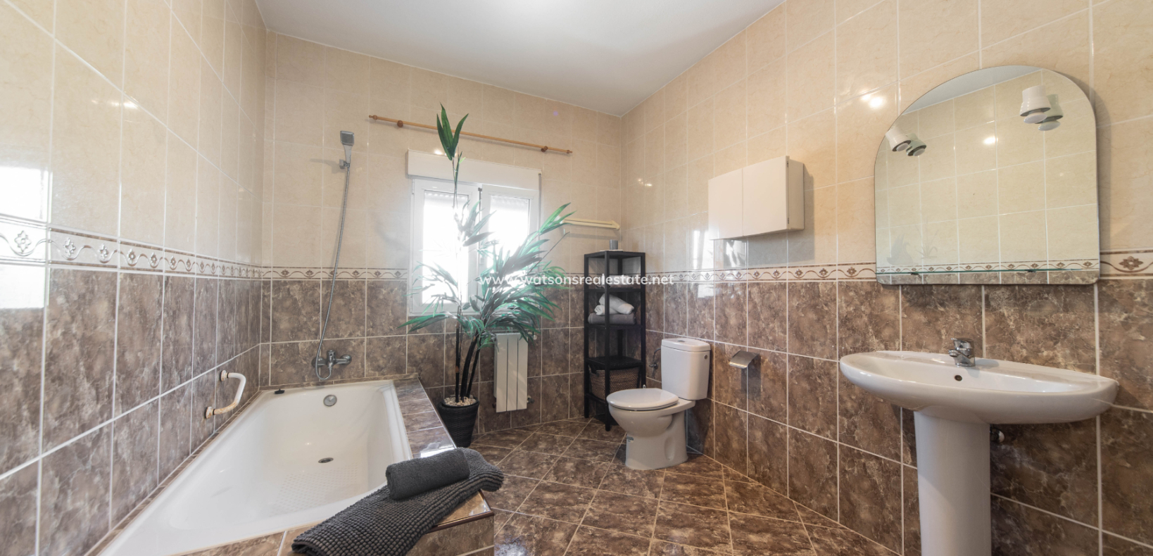 Resale - Freistendhe Villa - Urb. La Escuera