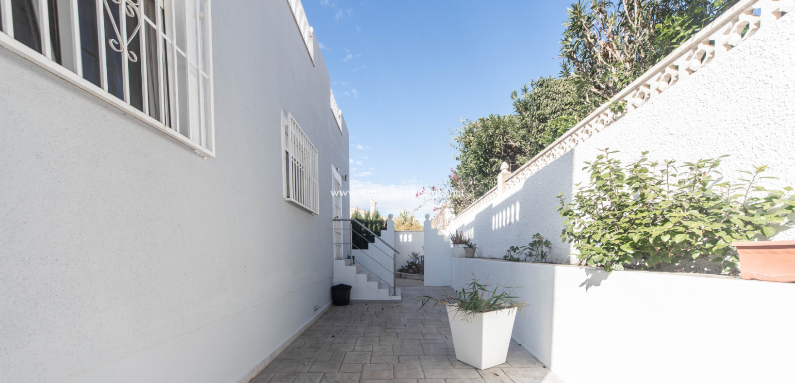 Resale - Freistendhe Villa - Urb. La Escuera