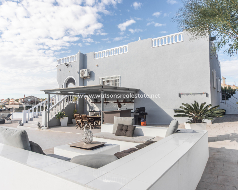Resale - Freistendhe Villa - Urb. La Escuera