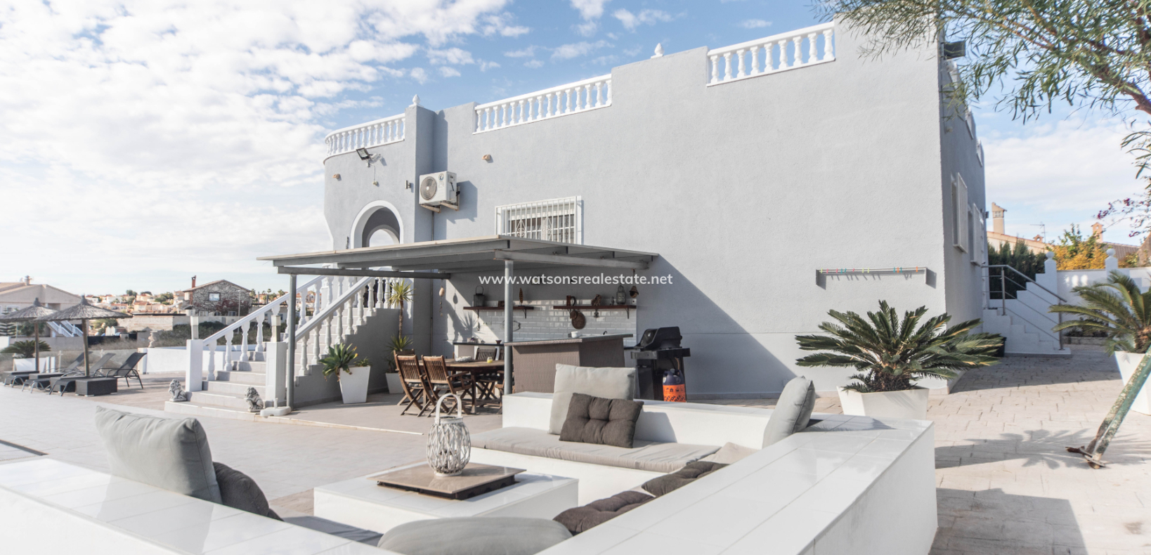 Resale - Freistendhe Villa - Urb. La Escuera