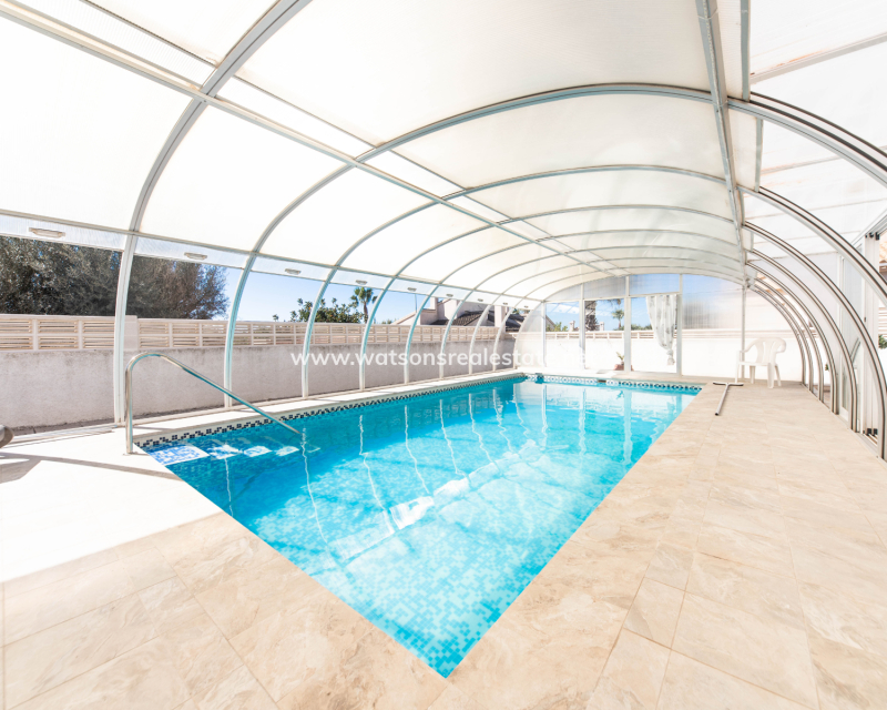 Resale - Freistendhe Villa - Urb. La Escuera