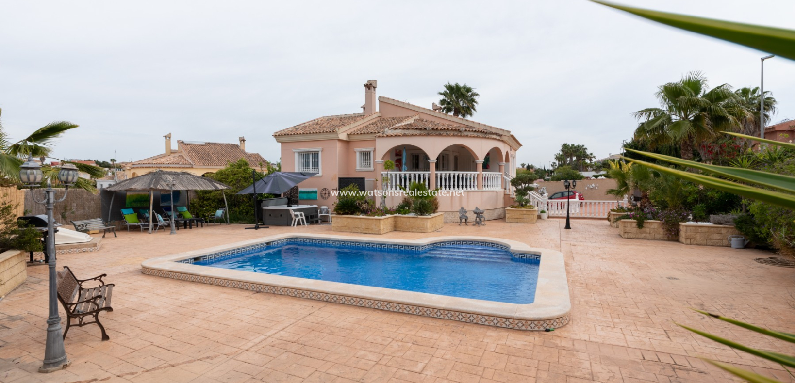 Resale - Freistendhe Villa - Urb. La Escuera