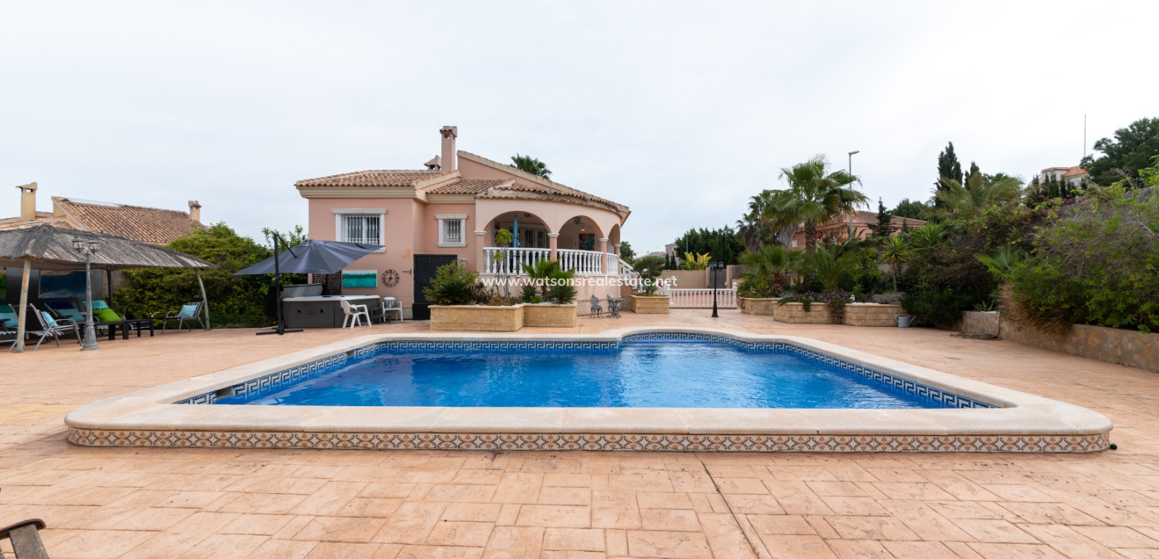Resale - Freistendhe Villa - Urb. La Escuera