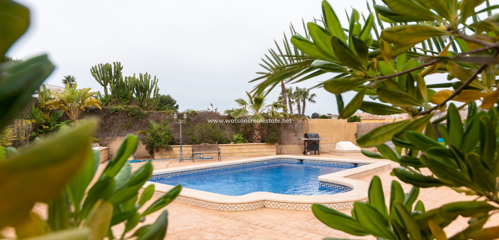 Resale - Freistendhe Villa - Urb. La Escuera