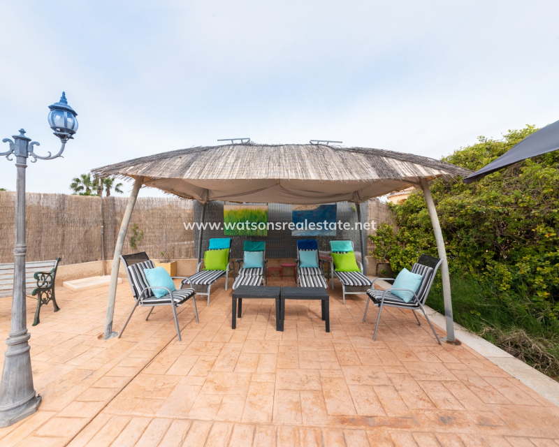 Resale - Freistendhe Villa - Urb. La Escuera
