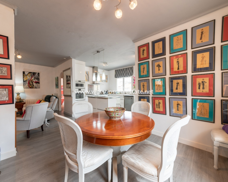 Resale - Freistendhe Villa - Urb. La Escuera