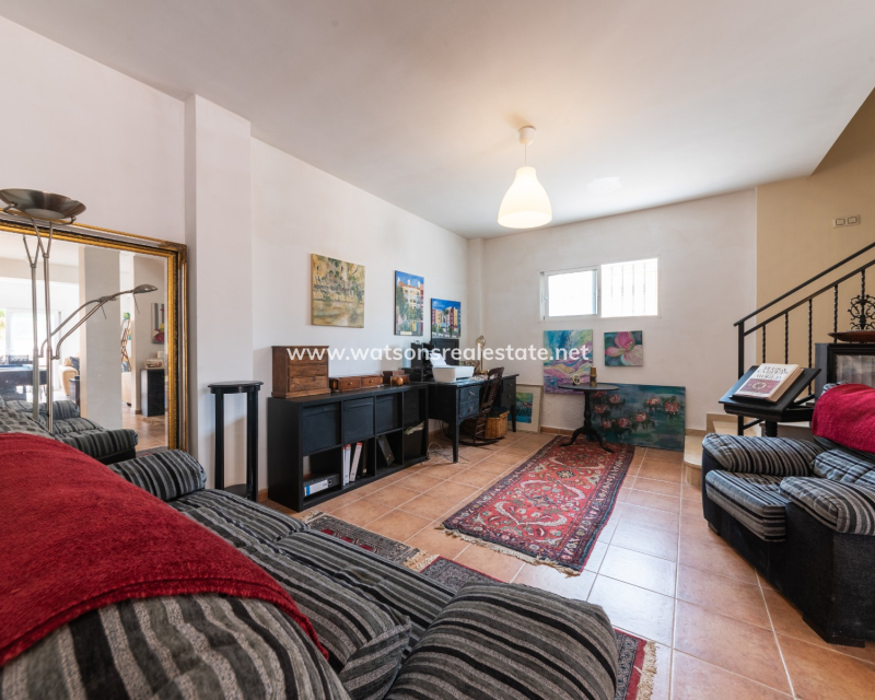 Resale - Freistendhe Villa - Urb. La Escuera