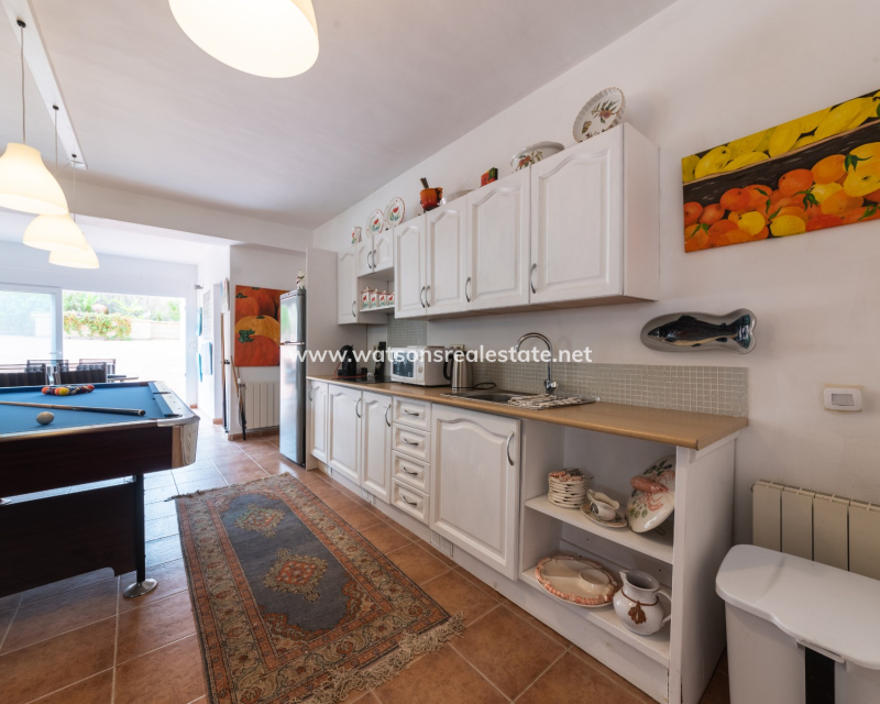 Resale - Freistendhe Villa - Urb. La Escuera