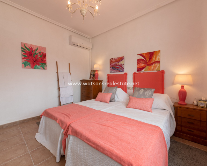 Resale - Freistendhe Villa - Urb. La Escuera