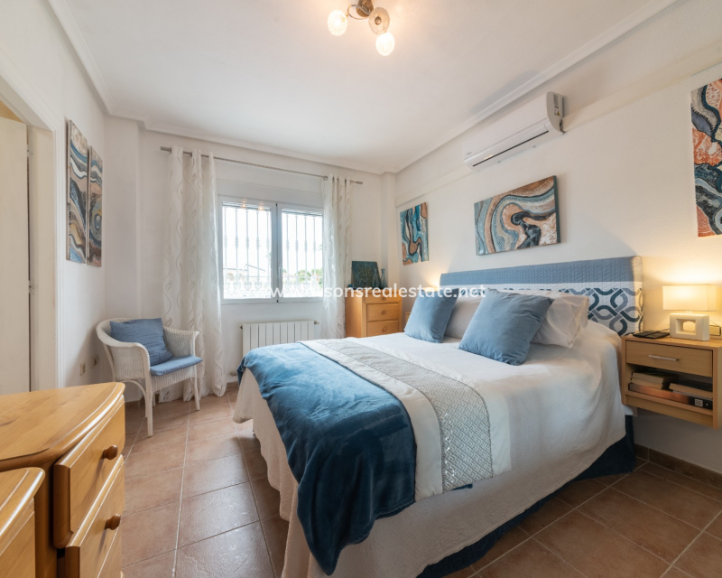 Resale - Freistendhe Villa - Urb. La Escuera