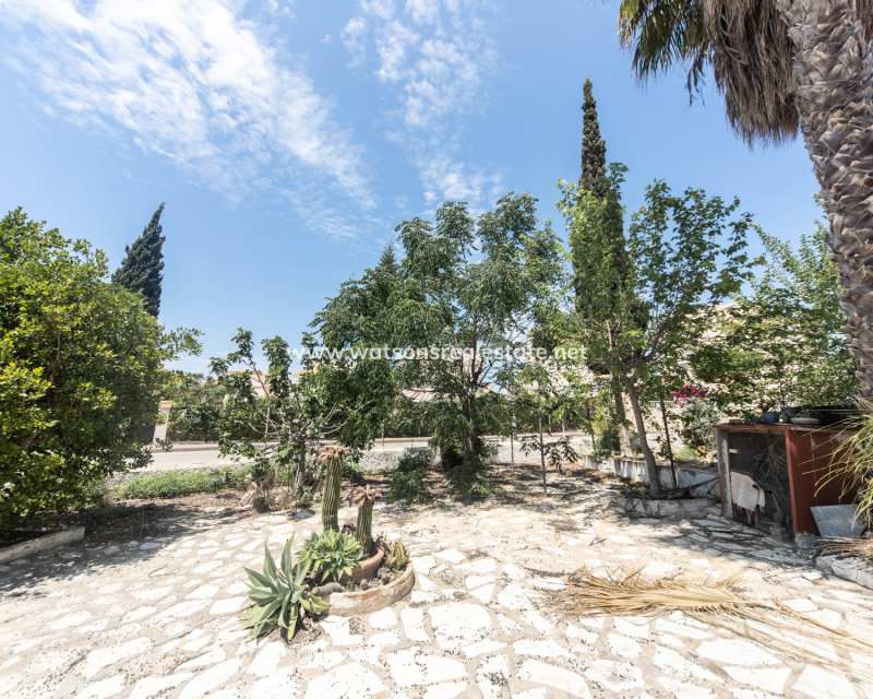 Resale - Freistendhe Villa - Urb. La Escuera
