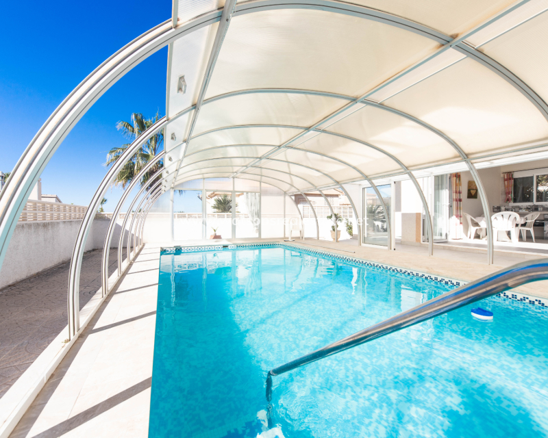 Resale - Freistendhe Villa - Urb. La Escuera