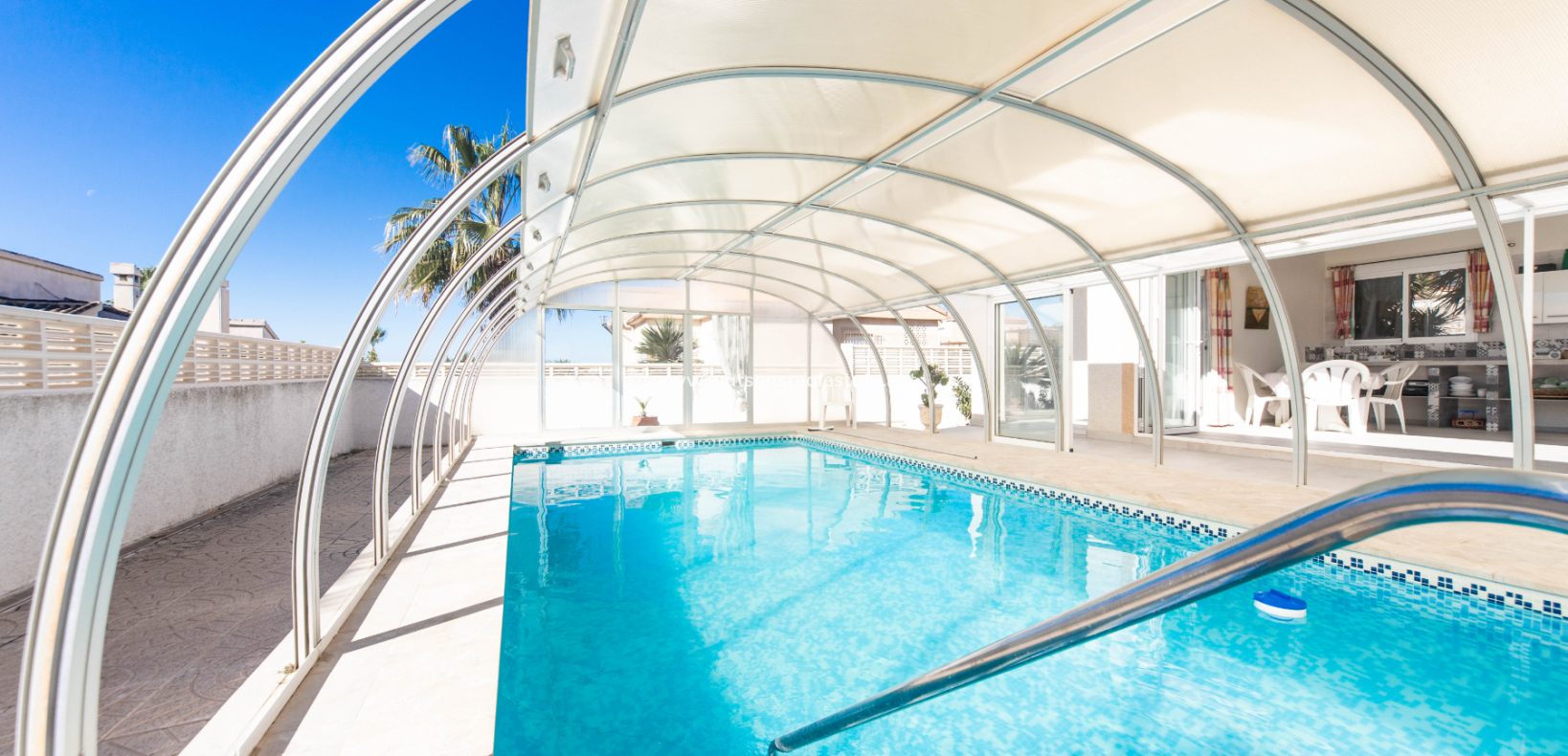 Resale - Freistendhe Villa - Urb. La Escuera