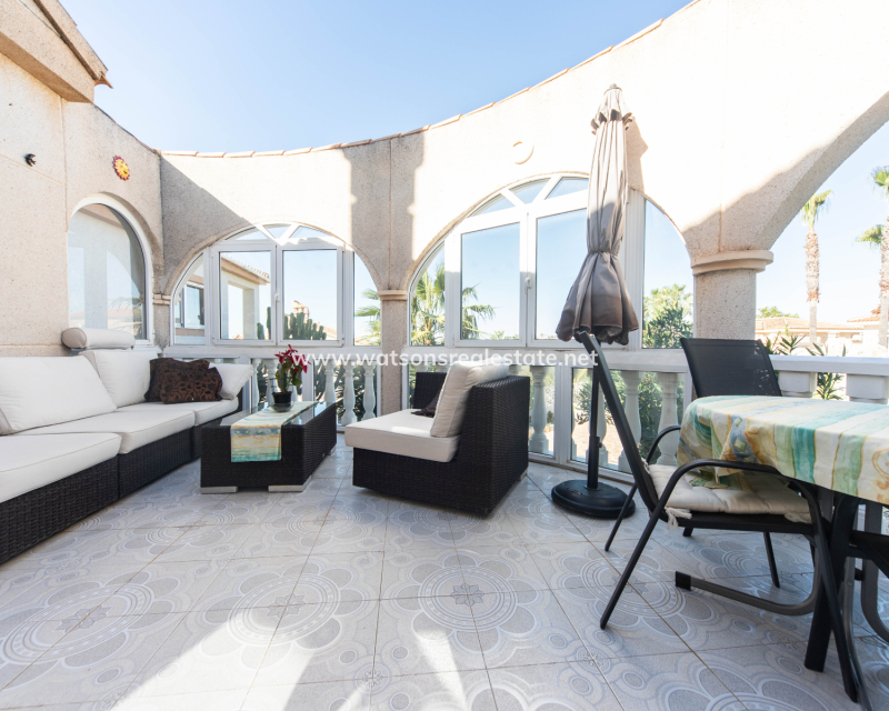 Resale - Freistendhe Villa - Urb. La Escuera