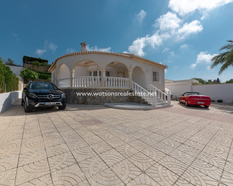 Resale - Freistendhe Villa - Urb. La Escuera