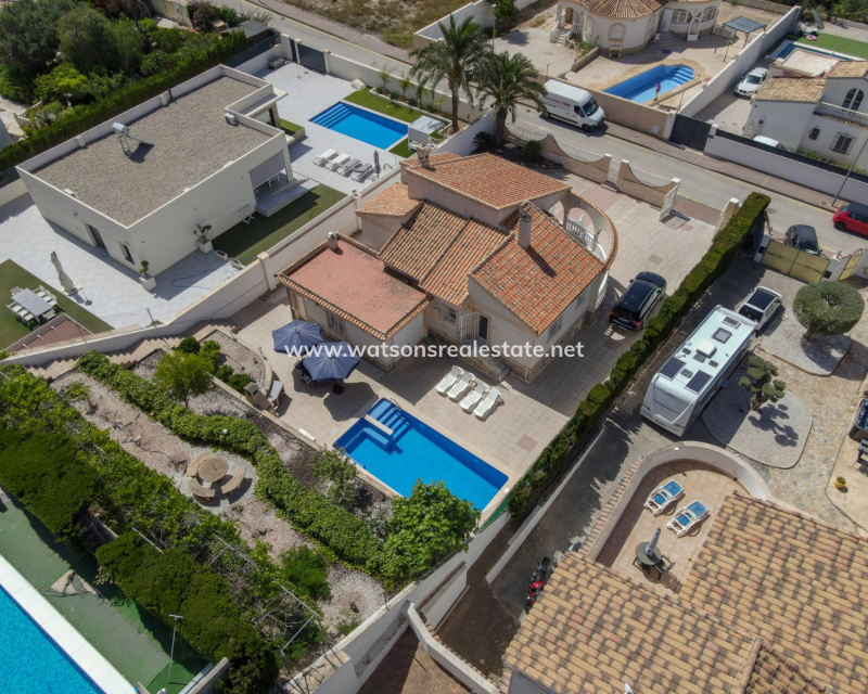 Resale - Freistendhe Villa - Urb. La Escuera