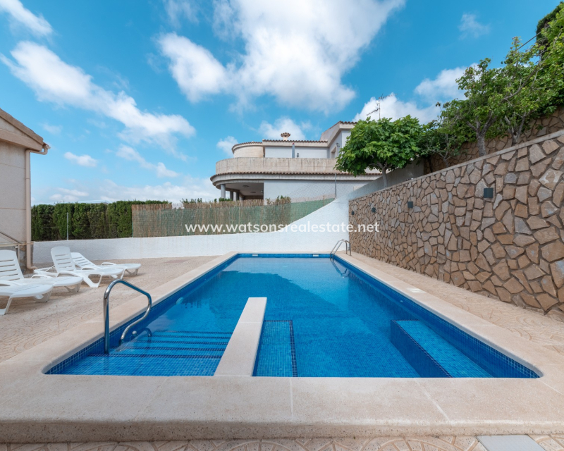 Resale - Freistendhe Villa - Urb. La Escuera