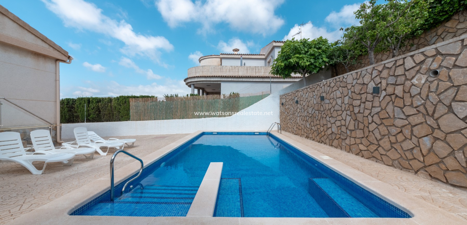 Resale - Freistendhe Villa - Urb. La Escuera
