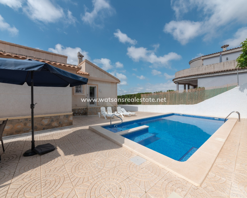Resale - Freistendhe Villa - Urb. La Escuera