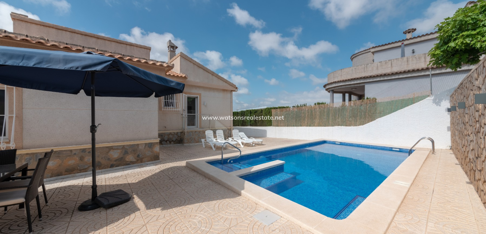 Resale - Freistendhe Villa - Urb. La Escuera