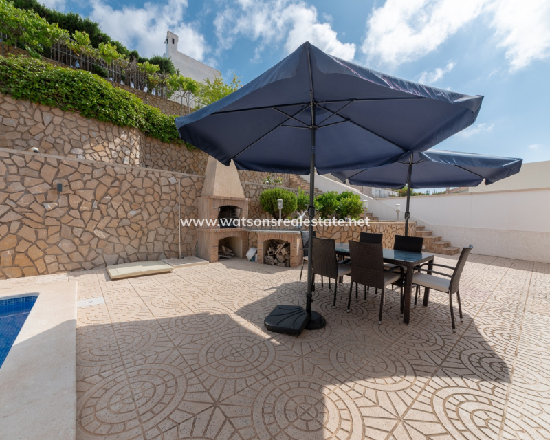 Resale - Freistendhe Villa - Urb. La Escuera