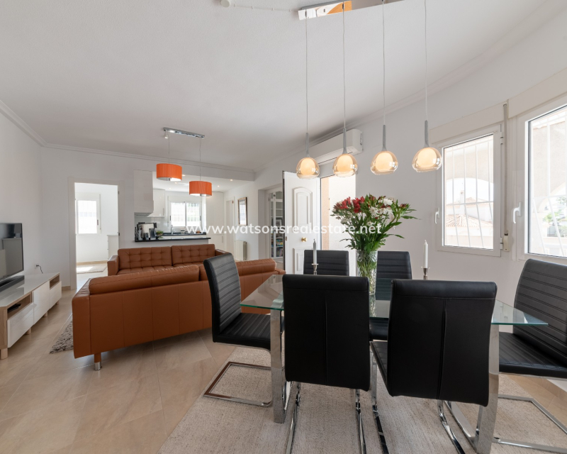 Resale - Freistendhe Villa - Urb. La Escuera