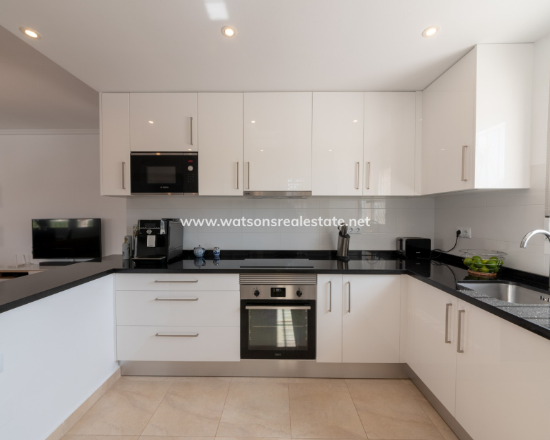 Resale - Freistendhe Villa - Urb. La Escuera